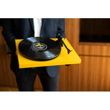 Pro-Ject Debut Carbon EVO 2M-Red Satin Yellow