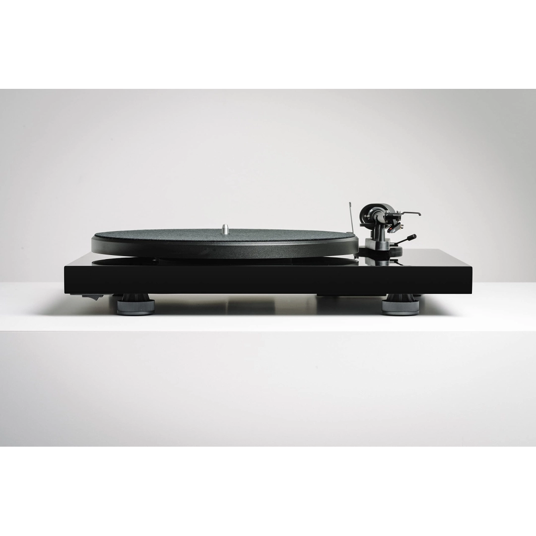 Програвач вінілових платівок Pro-Ject Debut III Phono BT OM5e HG Black Програвач вінілових платівок Pro-Ject Debut III Phono BT OM5e HG Black