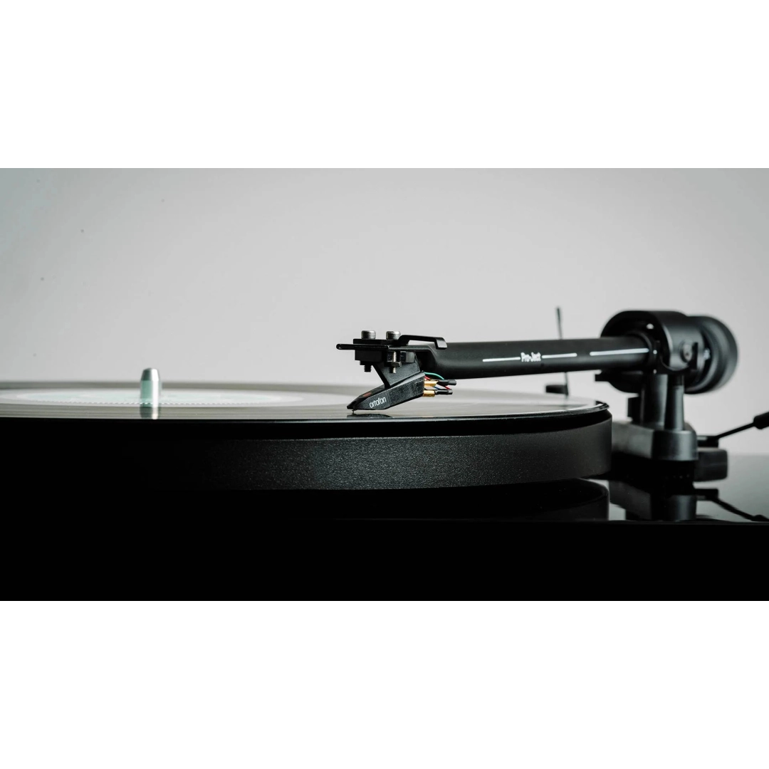 Програвач вінілових платівок Pro-Ject Debut III Phono BT OM5e HG Black Програвач вінілових платівок Pro-Ject Debut III Phono BT OM5e HG Black