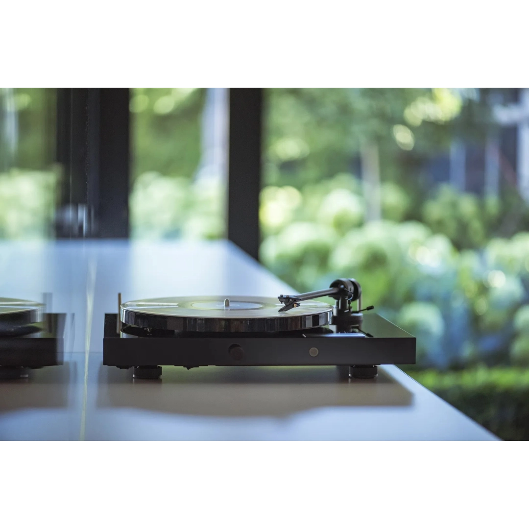 Програвач вінілових платівок Pro-Ject Juke Box E1 OM5e Piano