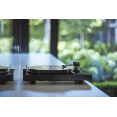Програвач вінілових платівок Pro-Ject Juke Box E1 OM5e Piano
