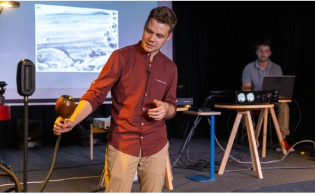 Физик из Одессы создал акустическую систему из кокосового ореха.